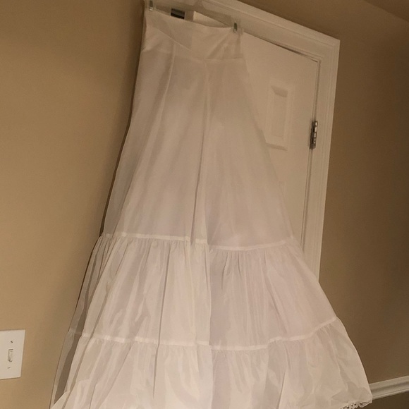 wedding dress, veil,petty coat tiara - Picture 12 of 15